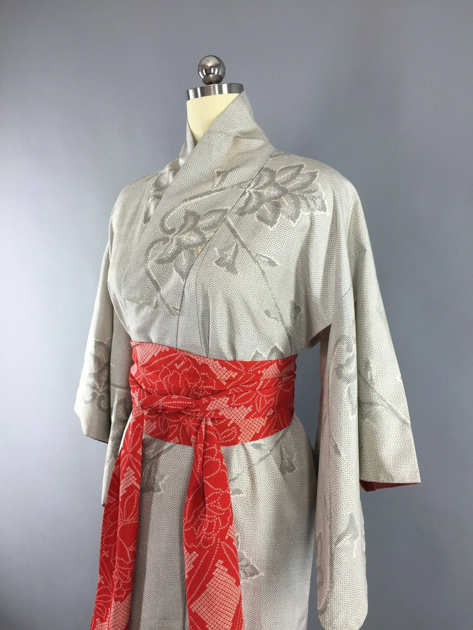 1950s Vintage Kimono Robe with White and Black Floral Print