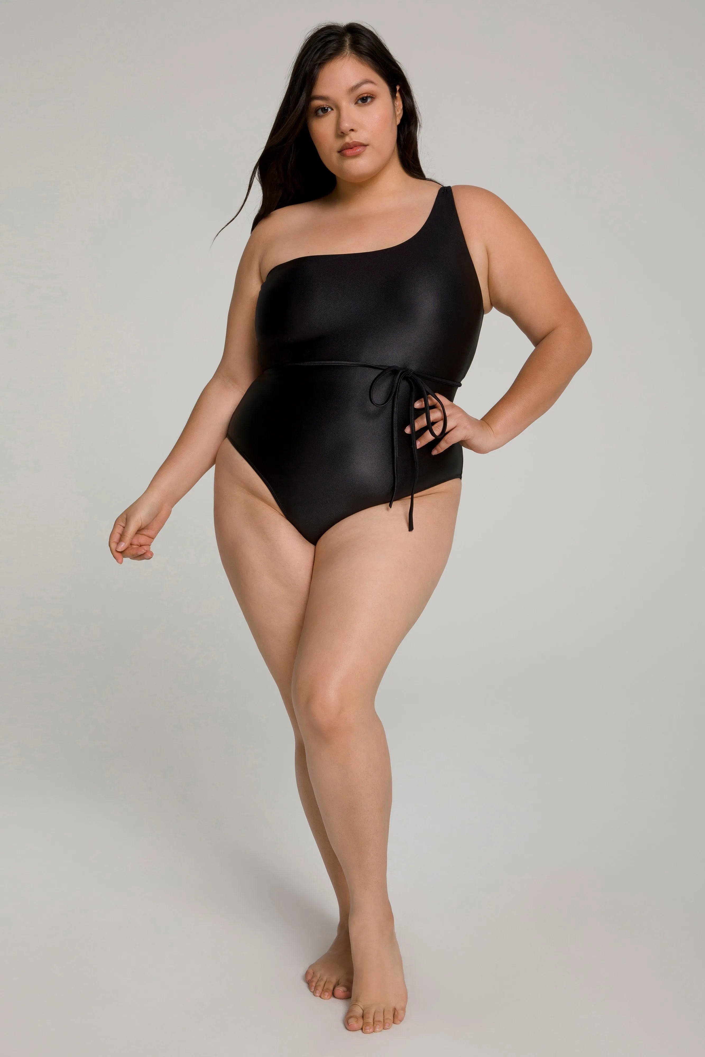 HOT SHOULDER ONE-PIECE | BLACK001