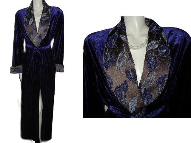 *NEW - GORGEOUS DIAMOND TEA LUXURIOUS WRAP-STYLE SPANDEX VELVET VELOUR ROBE IN AMETHYST WITH BROCADE APPLIQUE-LOOK FLORAL & LEAF COLLAR & CUFFS - SIZE MEDIUM -  #1 - WOULD MAKE A WONDERFUL GIFT