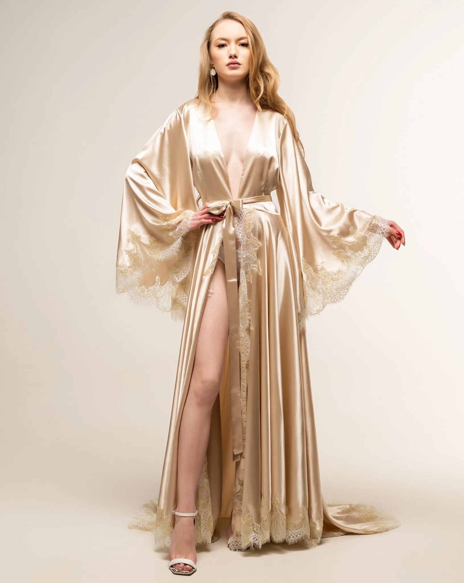 Luxurious Royal Mirage Old Hollywood Robe